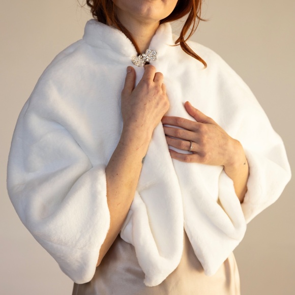 Faux Fur Evening Dress Shawl Women Shoulder Shrug White Bridal Scarf Bolero NEW - Picture 3 of 8
